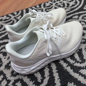 White womens new balance running shoes
